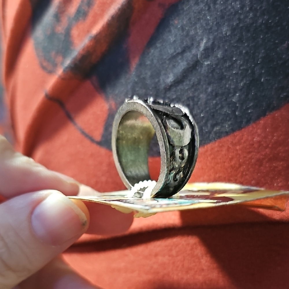 Claire's Bold Silver Men's Ring - Picture 3 of 6